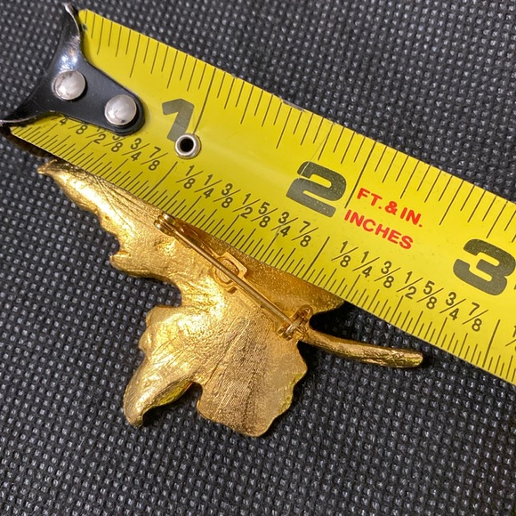 Vintage Gold Tone Maple Leaf Brooch - Picture 3 of 3